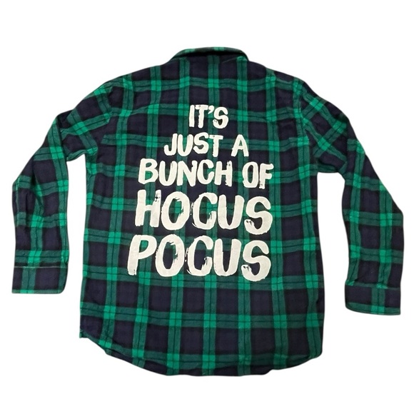 Cake Worthy Hocus Pocus
Green Navy Plaid Button Down
Shirt Size: Medium unisex - Picture 4 of 6